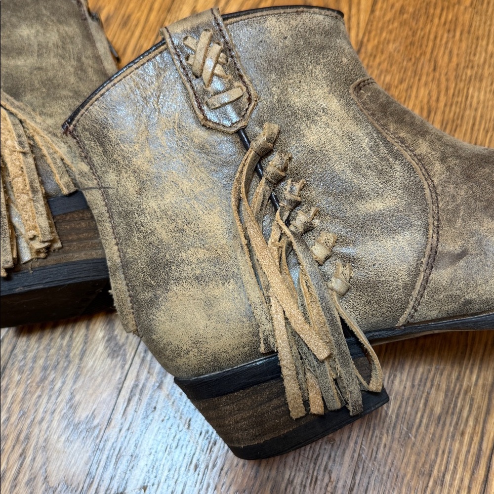 Very Volatile Lookout Fringe Western Booties - Picture 5 of 11